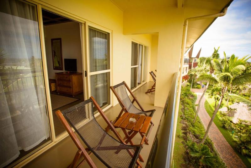 هتل Outrigger Fiji Beach Resort