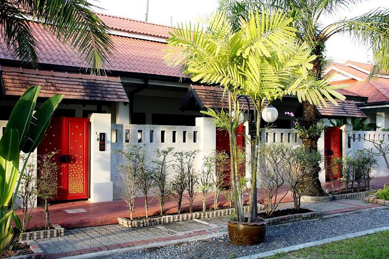 هتل The Old Phuket   Karon Beach Resort   Sha Plus