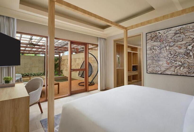 هتل The Ritzcarlton Jakarta, Mega Kuningan