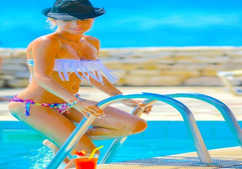 هتل Xenia Ouranoupolis