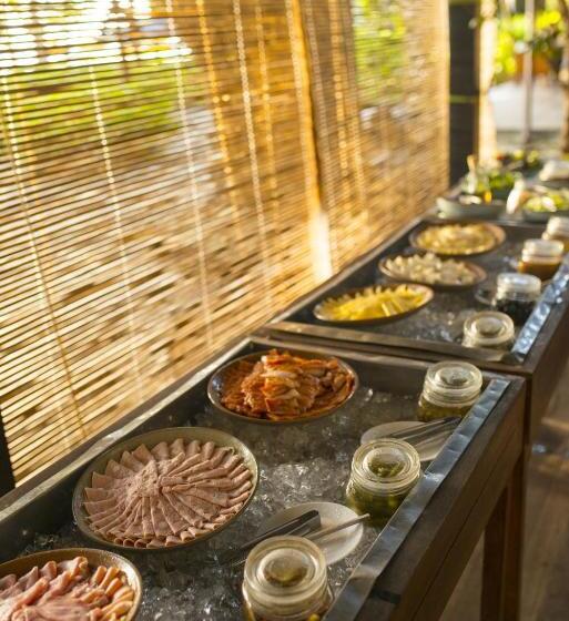 فندق Zeavola Resort