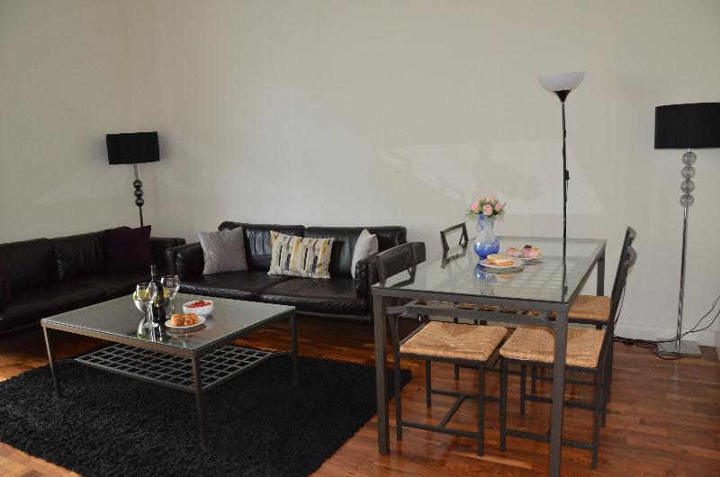 Fotos del hotel Discovery Dock Apartments East By Oyo Rooms:  14