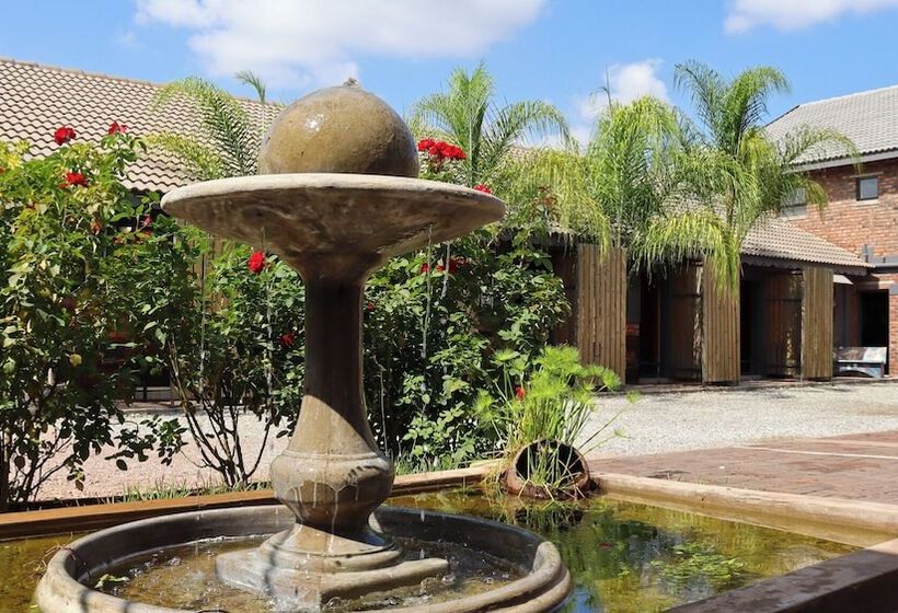 فندق Golden Lantern Guest Lodge