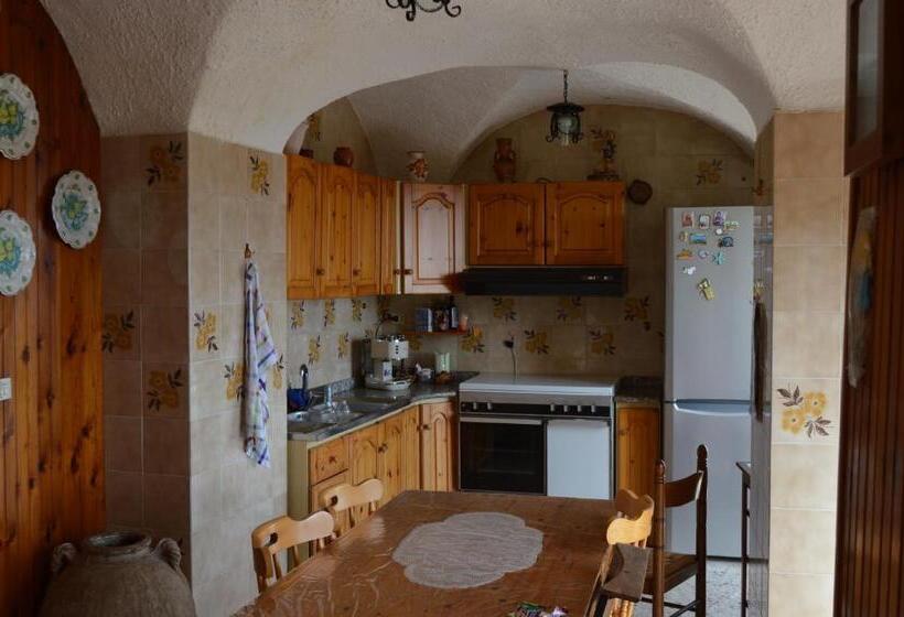 B&b Don Peppe  Don Ilario