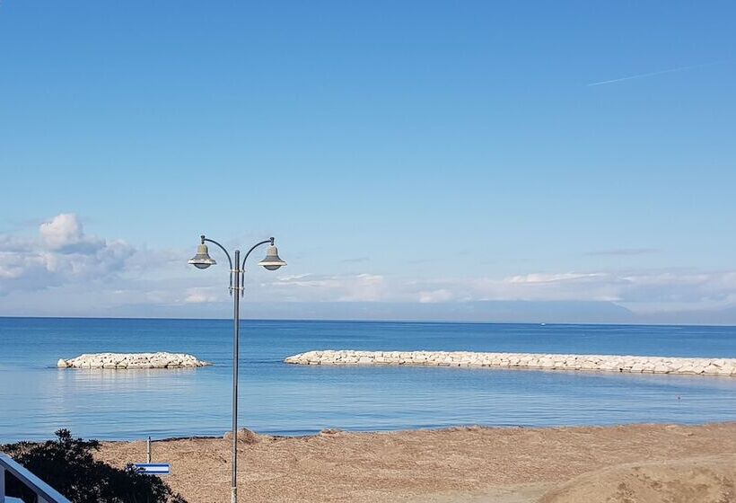 تختخواب و صبحانه 100 Passi Dal Mare