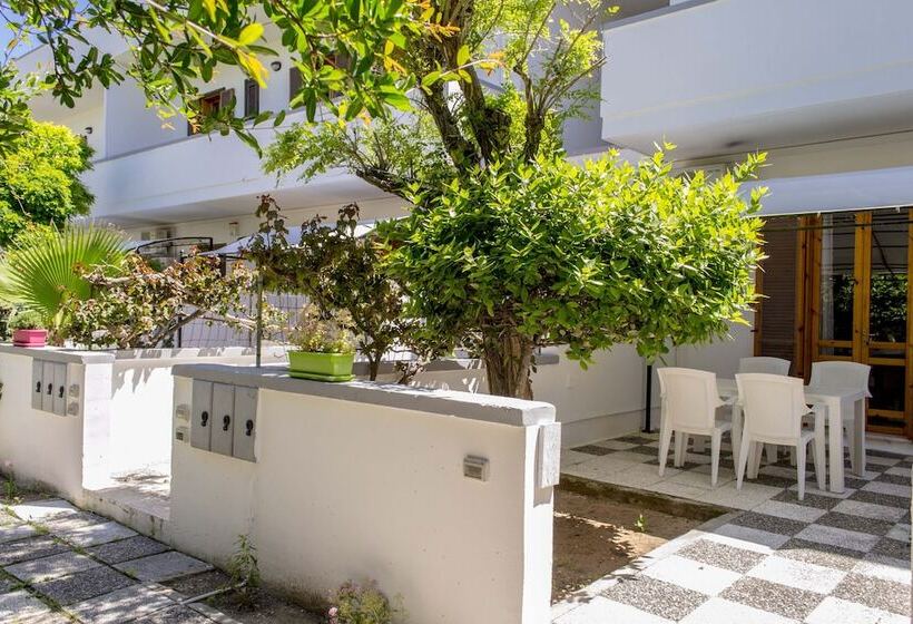 مسافرخانه Residence Borgo Latino