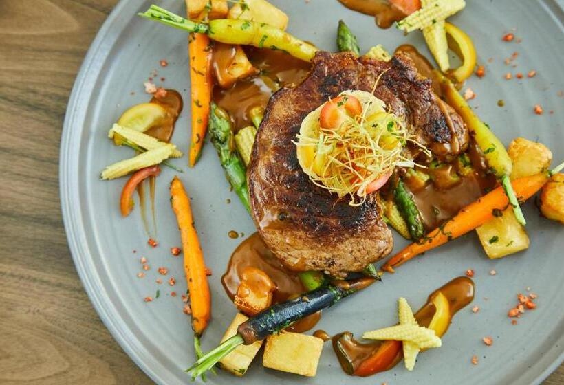 هتل Courtyard By Marriott London Heathrow Airport