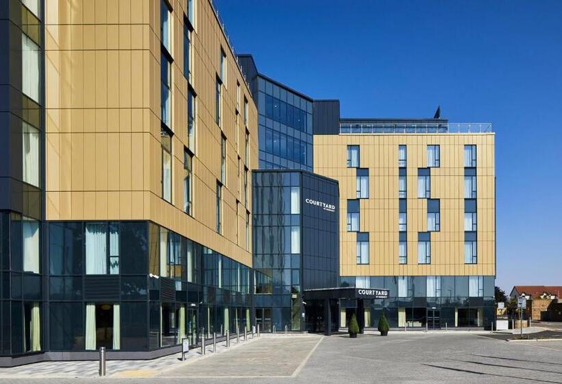 هتل Courtyard By Marriott London Heathrow Airport