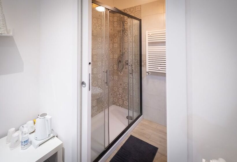پانسیون Cconforthotels R&b Cavour   Self Check In
