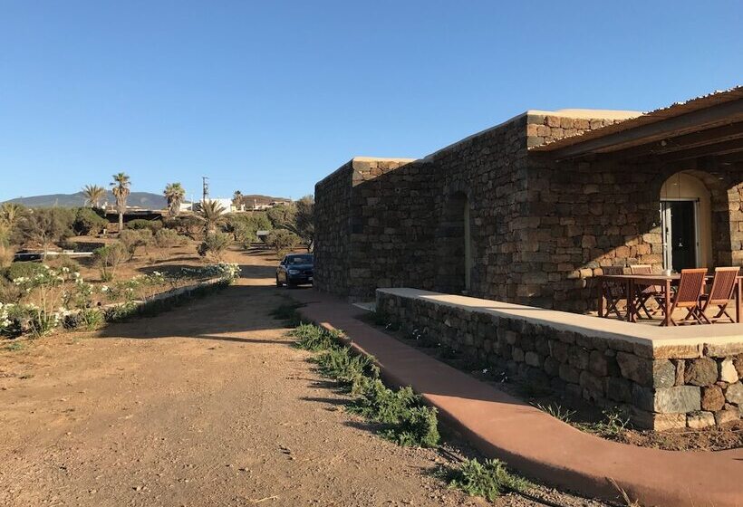 پانسیون I Dammusini Di Pantelleria