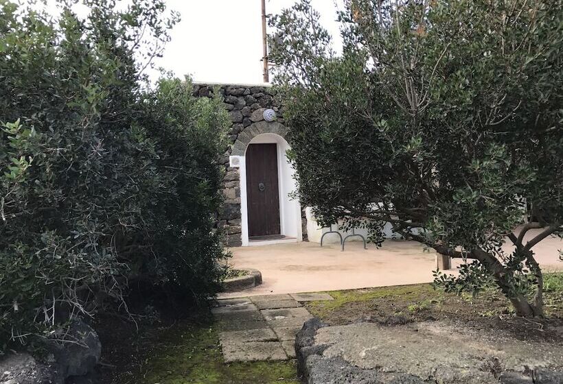 پانسیون I Dammusini Di Pantelleria