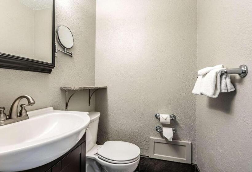 Bothwell Sedalia Central District, Ascend Hotel Collection