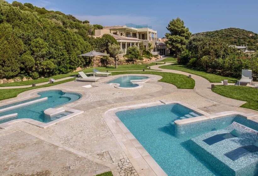 Отель Baia Di Chia Resort Sardinia, Curio Collection By Hilton