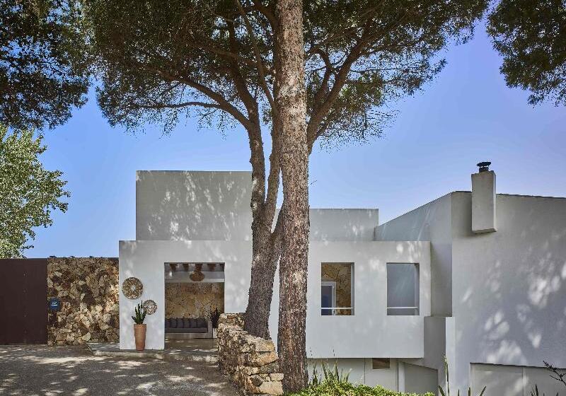 Отель Baia Di Chia Resort Sardinia, Curio Collection By Hilton