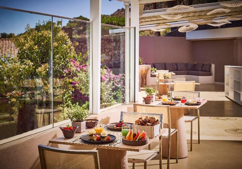 Отель Baia Di Chia Resort Sardinia, Curio Collection By Hilton