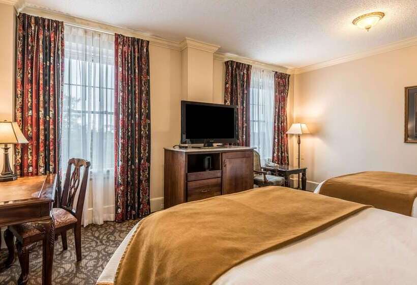 Bothwell Sedalia Central District, Ascend Hotel Collection