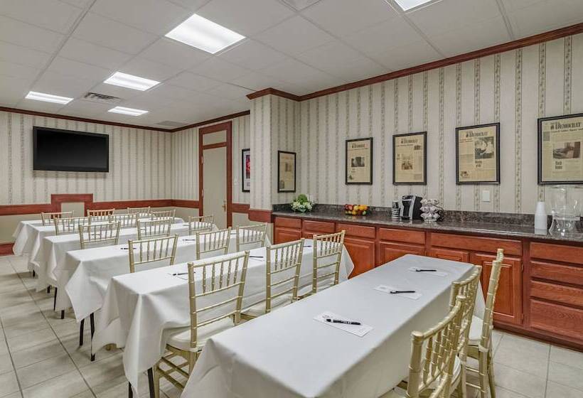 Bothwell Sedalia Central District, Ascend Hotel Collection