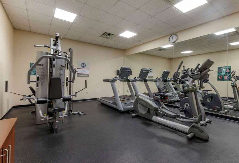 هتل Clarion Suites At The Alliant Energy Center