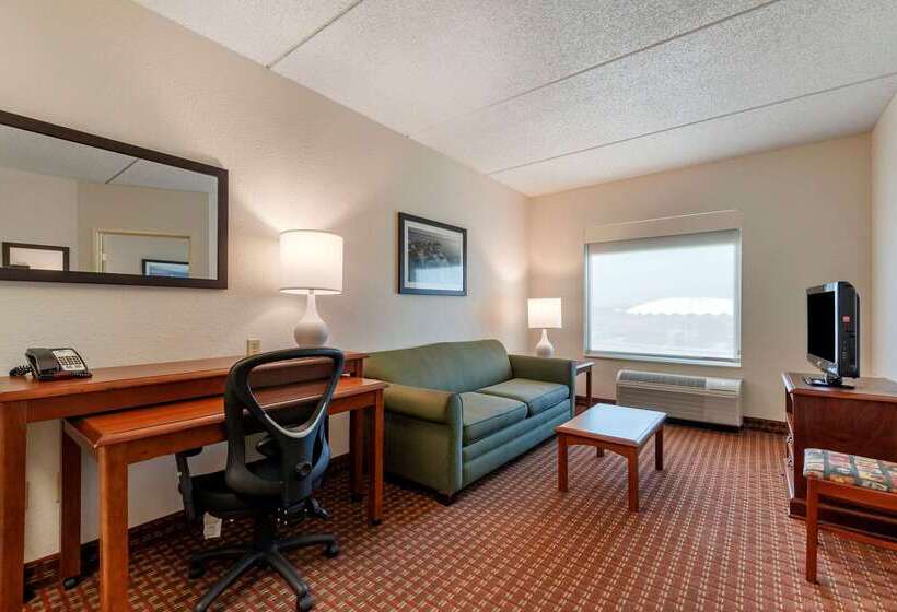 هتل Clarion Suites At The Alliant Energy Center