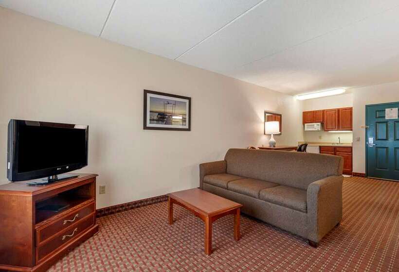 هتل Clarion Suites At The Alliant Energy Center