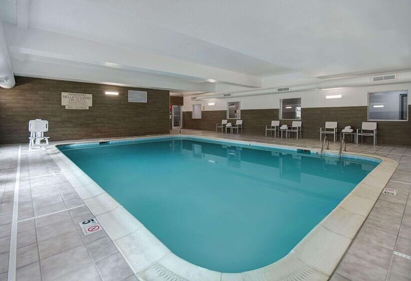 هتل Country Inn & Suites By Radisson, Cincinnati Airport, Ky