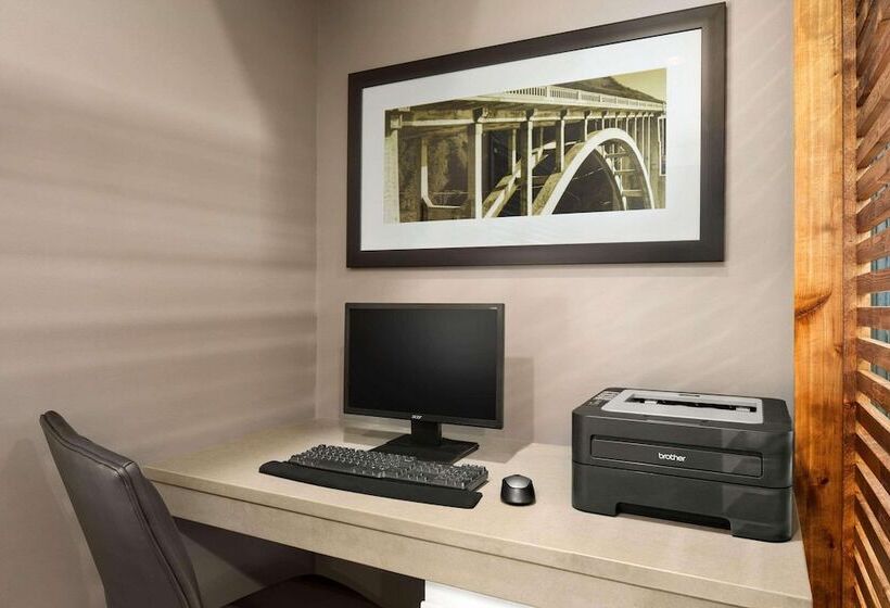 هتل Country Inn & Suites By Radisson, Columbus Airport, Oh
