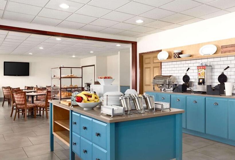 هتل Country Inn & Suites By Radisson, Kearney, Ne