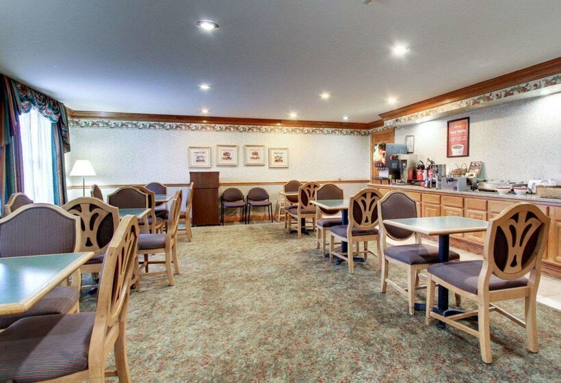 בית מלון כפרי Econo Lodge Inn & Suites