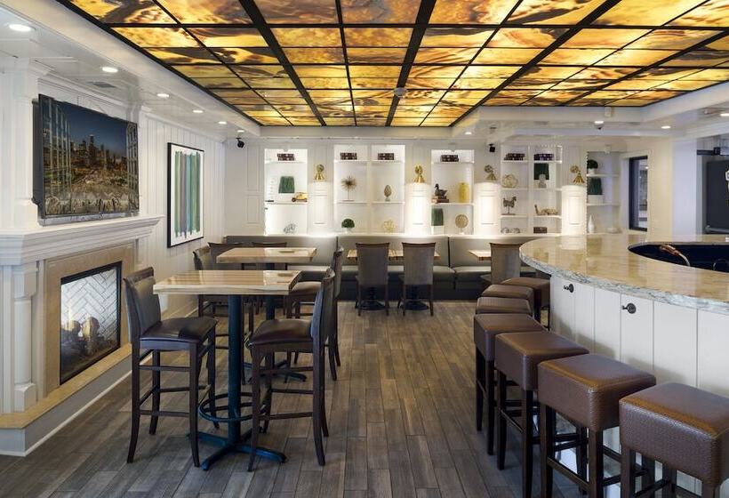 هتل Holiday Inn   Bloomington W Msp Airport Area, An Ihg