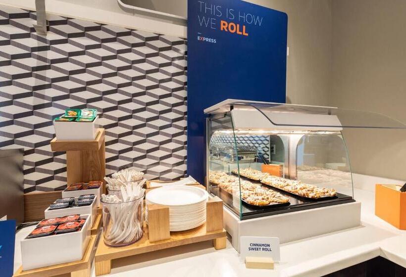 בית מלון כפרי Holiday Inn Express & Suites Indianapolis North   Carmel, An Ihg