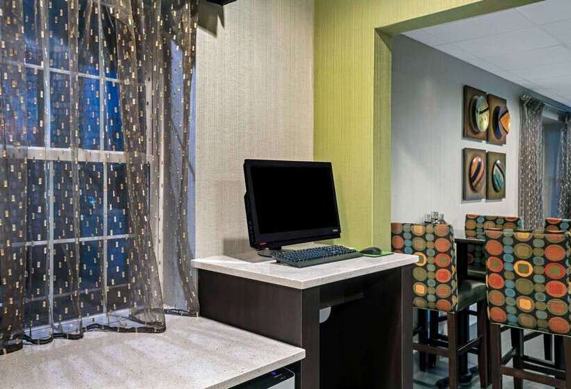 בית מלון כפרי La Quinta By Wyndham Lebanon