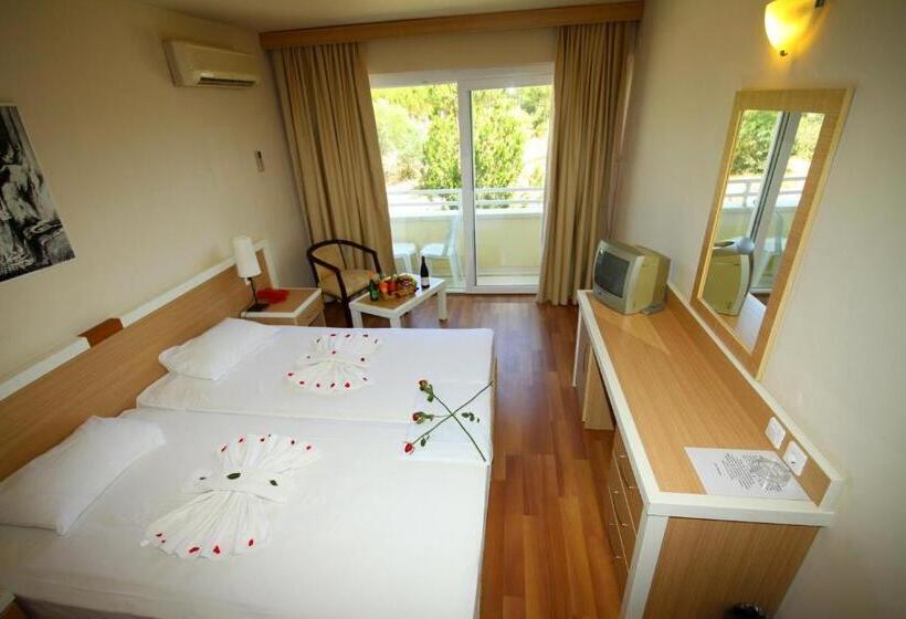 Tuntas Beach Hotel   All Inclusive