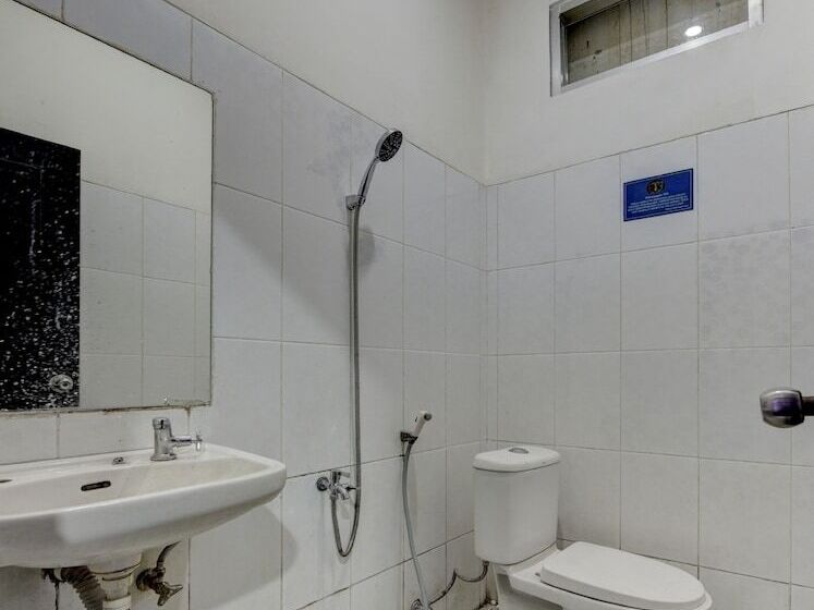 هتل Oyo 4010 Zaara Guest House Syariah