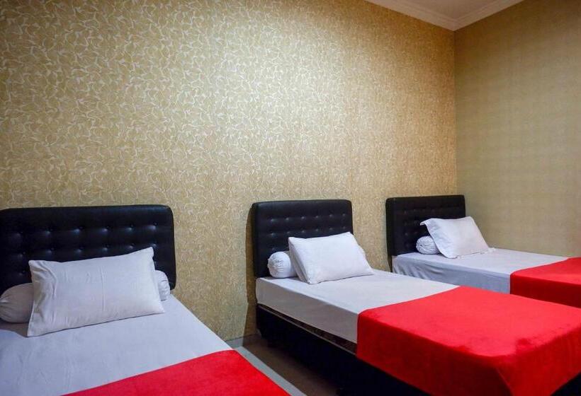 هتل Reddoorz Syariah Near Pltu Cilacap