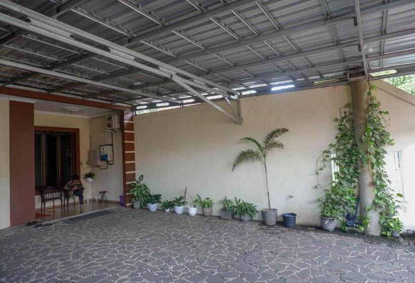 هتل Reddoorz Syariah Near Pltu Cilacap