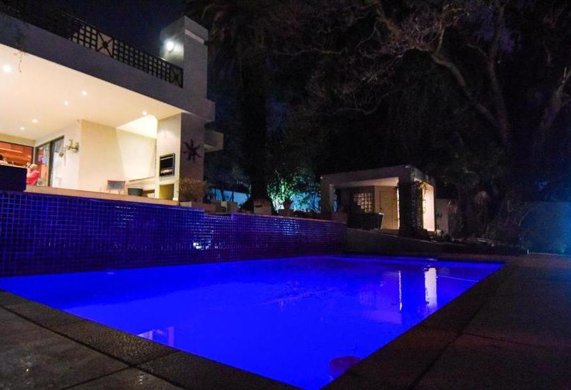 פנסיון 112 On Kloof Guesthouse