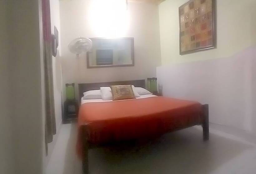 هاستل Urban Hostal San Gil  Piscina Restaurante Bar