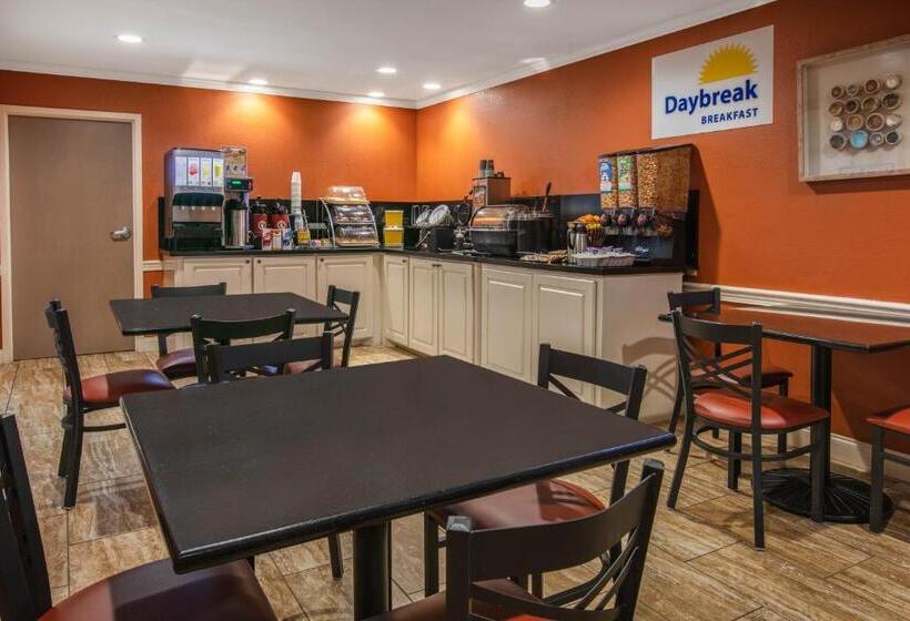 בית מלון כפרי Days Inn & Suites By Wyndham Florence/jackson Area