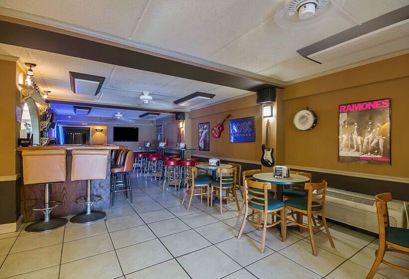 هتل Americas Best Value Inn & Suites Melbourne