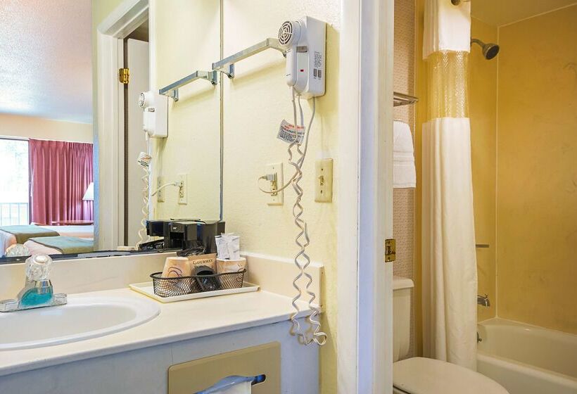 هتل Americas Best Value Inn & Suites Melbourne