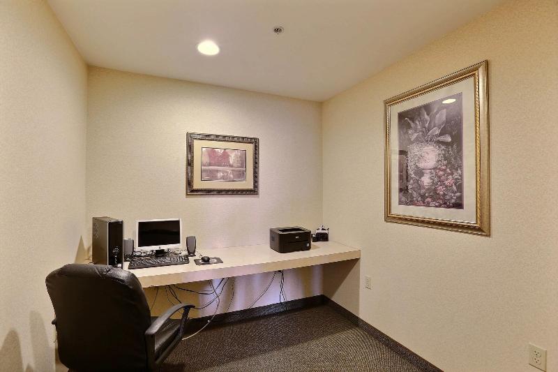 Boarders Inn & Suites By Cobblestone Hotels   Shawano