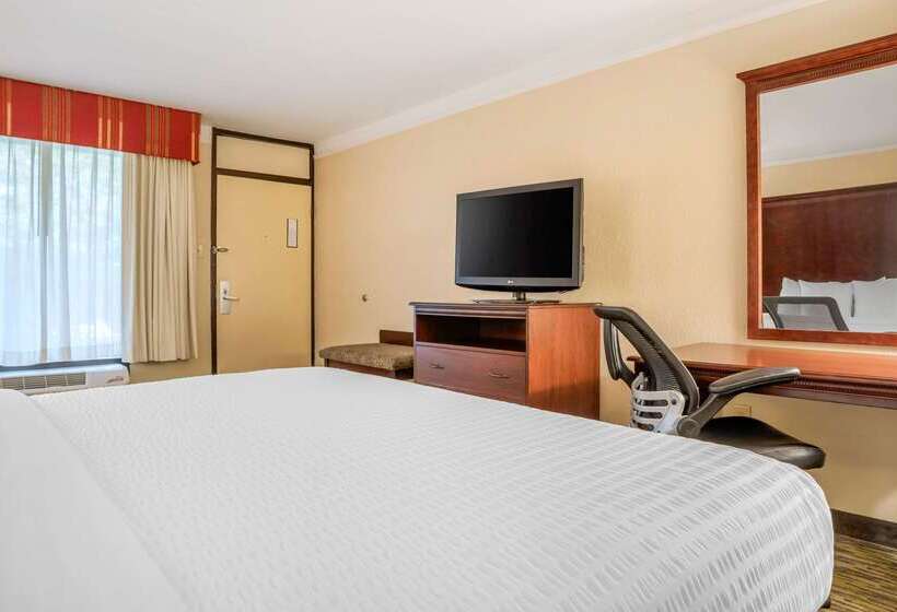 فندق Clarion Inn Conference Center