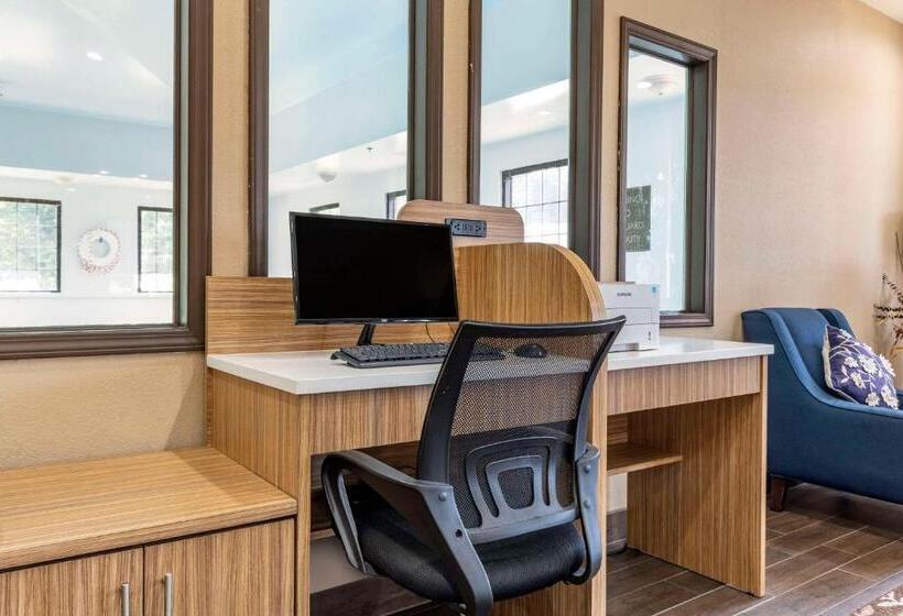 בית מלון כפרי Comfort Inn Near Downtown & Blue Ridge Pkwy