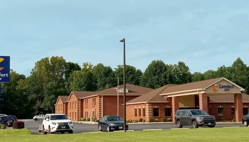 בית מלון כפרי Comfort Inn Near Downtown & Blue Ridge Pkwy