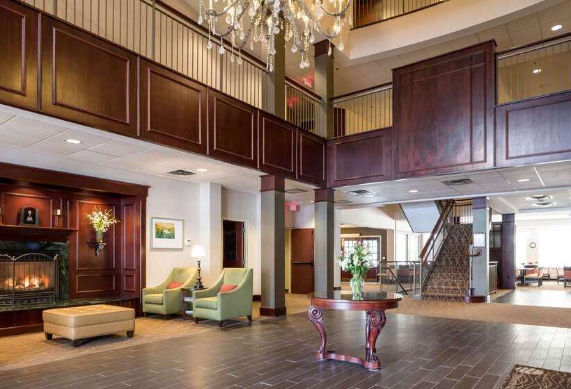 בית מלון כפרי Comfort Inn & Suites Near Burke Mountain