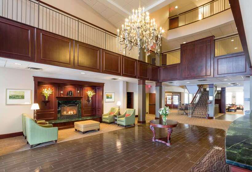 בית מלון כפרי Comfort Inn & Suites Near Burke Mountain