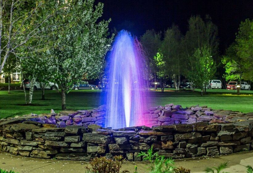 בית מלון כפרי Comfort Inn & Suites Near Burke Mountain
