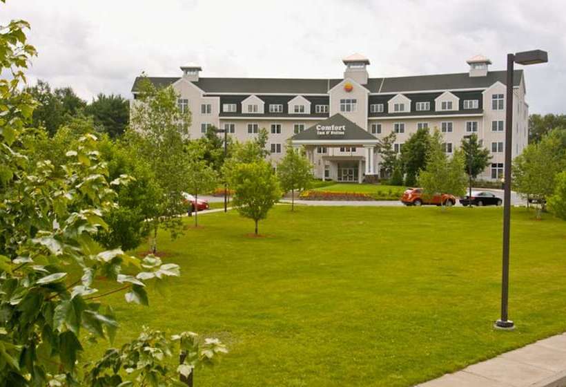 בית מלון כפרי Comfort Inn & Suites Near Burke Mountain