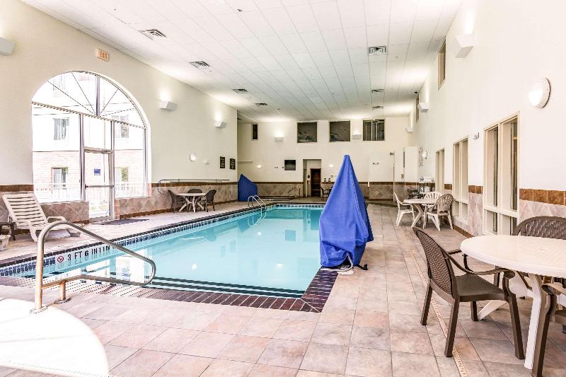 هتل Comfort Inn & Suites