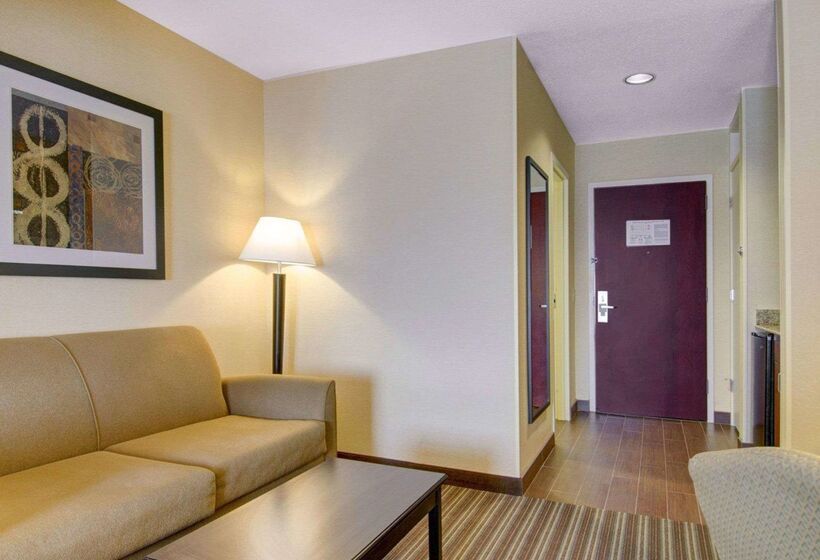 هتل The Inn At Woburn   Boston
